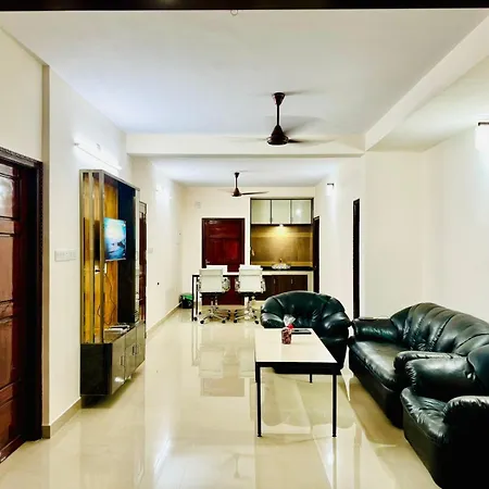 Serene Pond Retreat Kowdiar 4Bhk Apartment Thiruvananthapuram Exterior photo